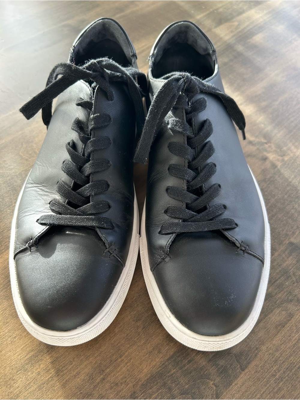 Club Monaco Men's Black Leather Low-Top Sneakers - Classic Casual Lace-Up